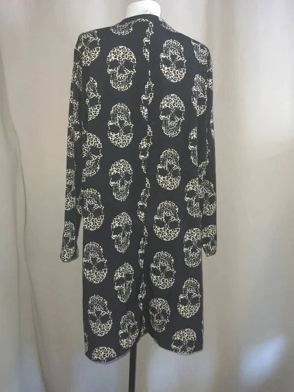 Vestido preto com estampa de crânios em padrão leopardo 46 - 3XL – photo 6